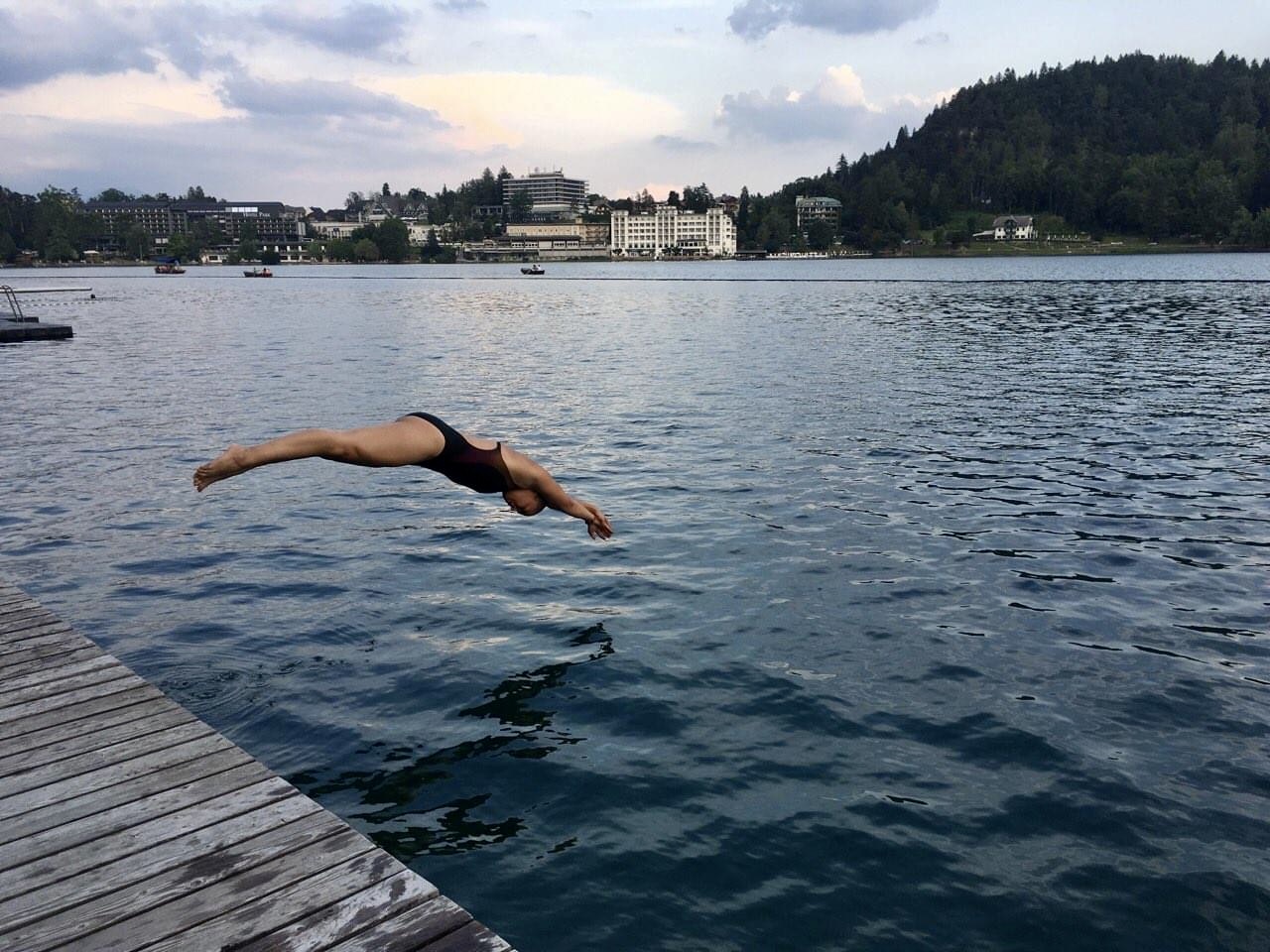 Kristína skok do jazera Bled